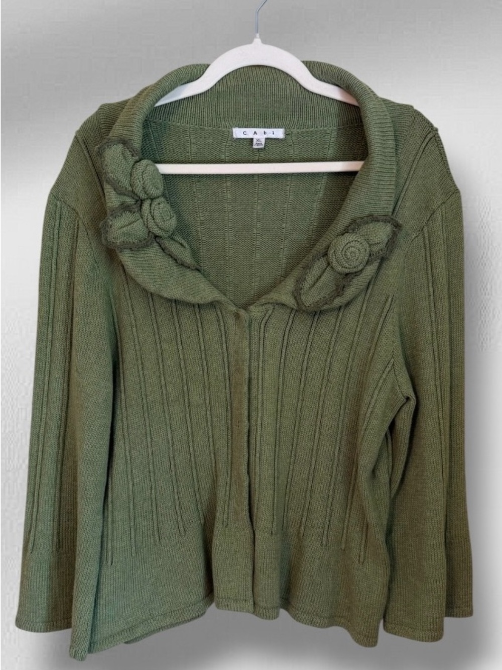 CAbi Olive Green Ribbed Knit Cardigan with Floral Collar Detail Size XL Cotton